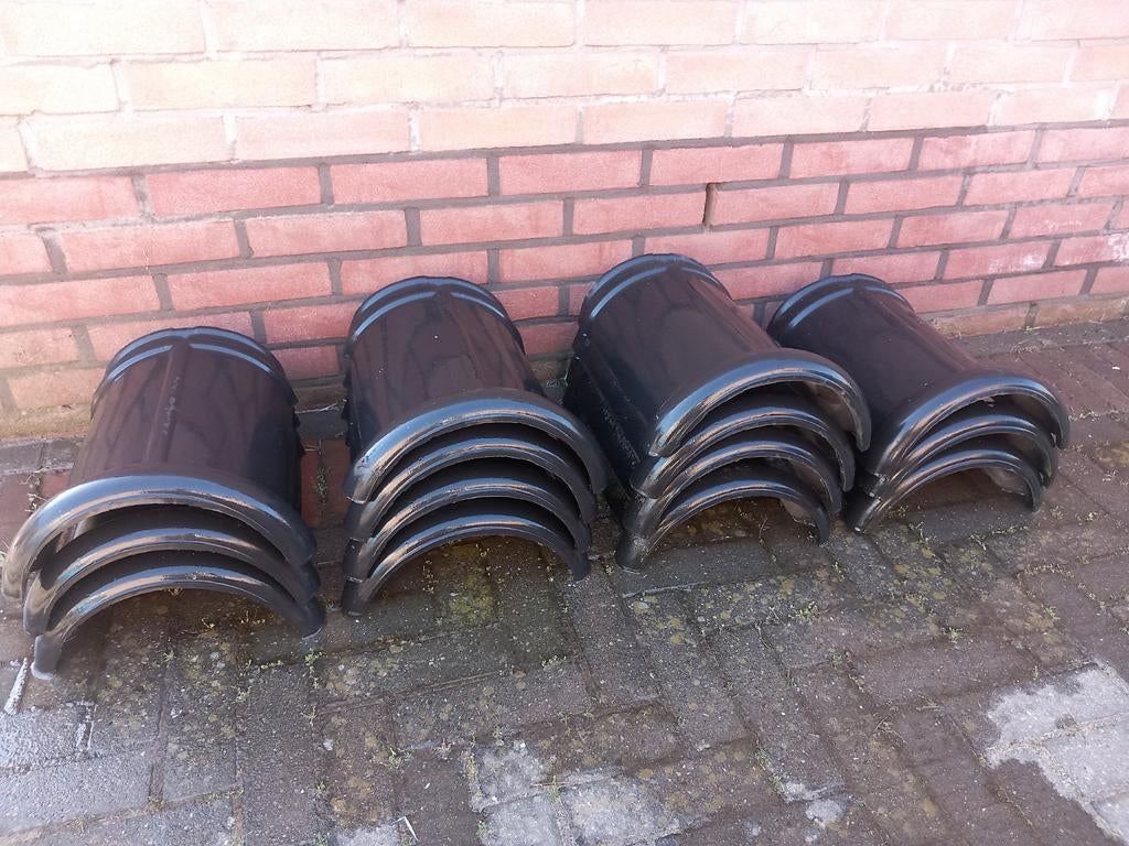 Zwarte dakpannen, nokvorsten, 14 stuks, Doe-het-zelf en Verbouw, Ophalen, Steen of Klei, Zwart, Nieuw