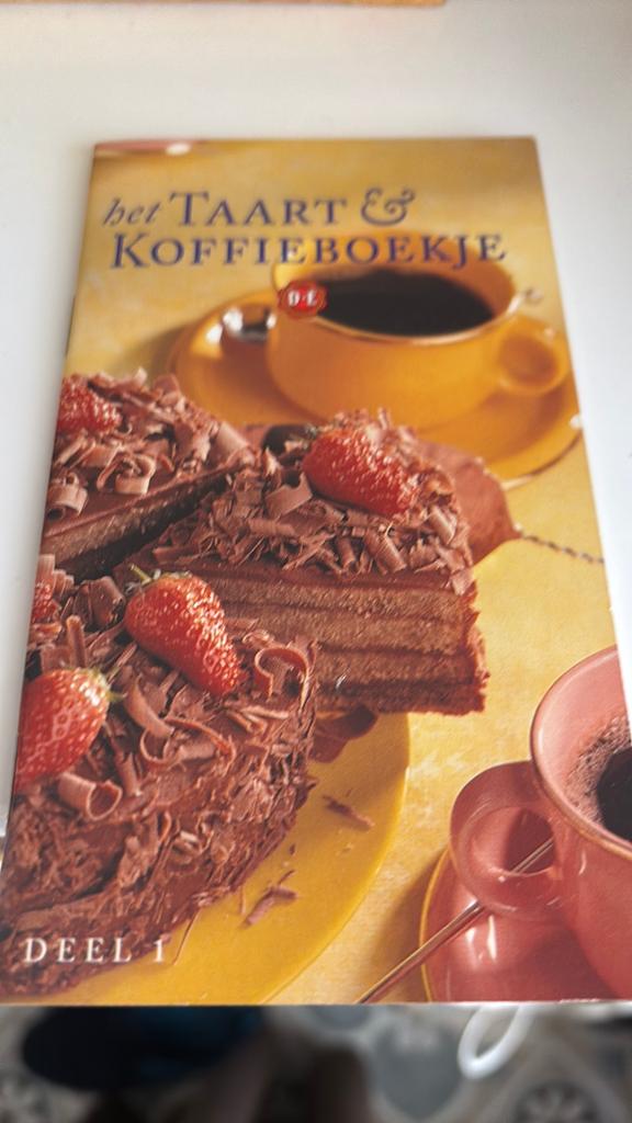 Het Taart & Koffieboekje Deel 1, Boeken, Kookboeken, Gelezen, Taart, Gebak en Desserts, Europa, Ophalen of Verzenden