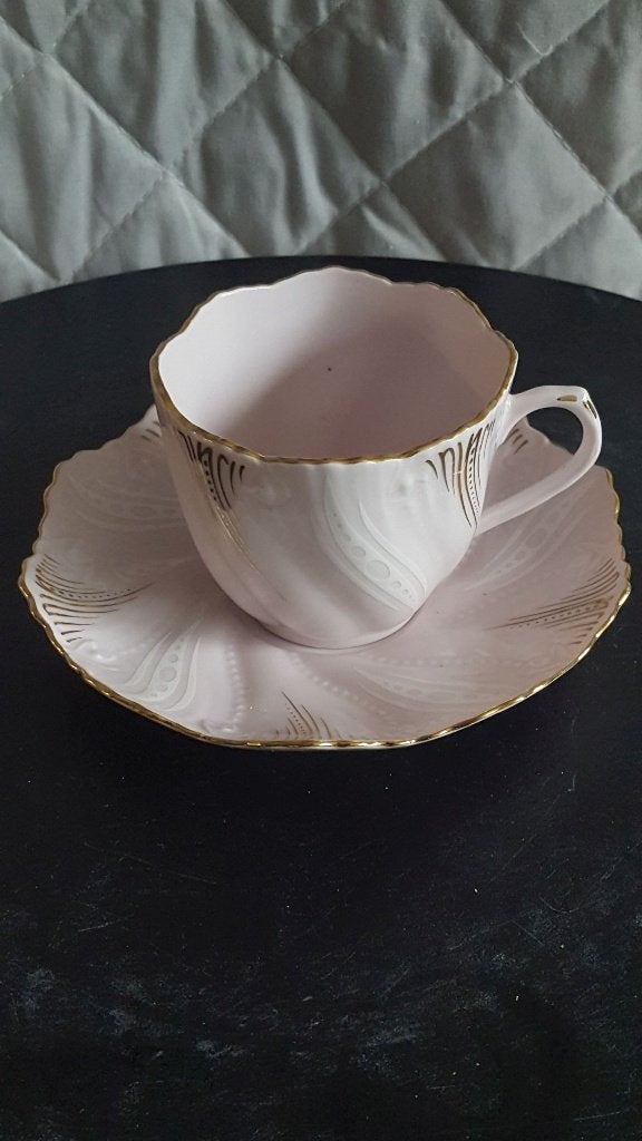 Kop en schotel roze en goud, handgeschilderd Tsjechie 1A22/5, Ophalen of Verzenden