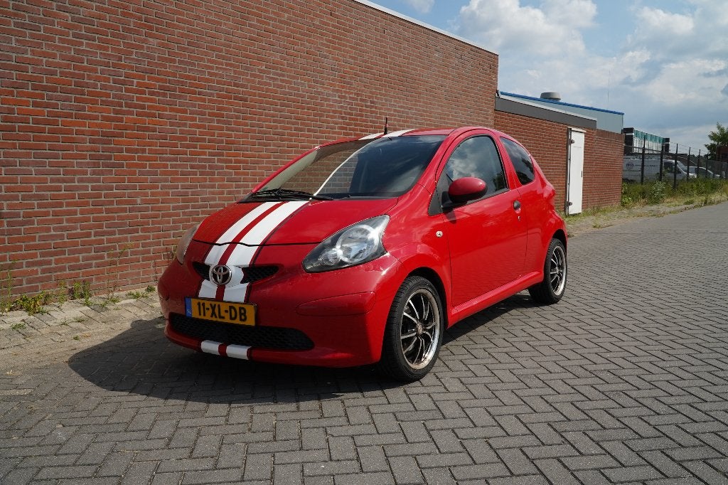 Toyota Aygo 1.0 12V Vvt-i 3DRS MMT 2007 Rood, Voorwielaandrijving, Stof, 68 pk, Overige kleuren