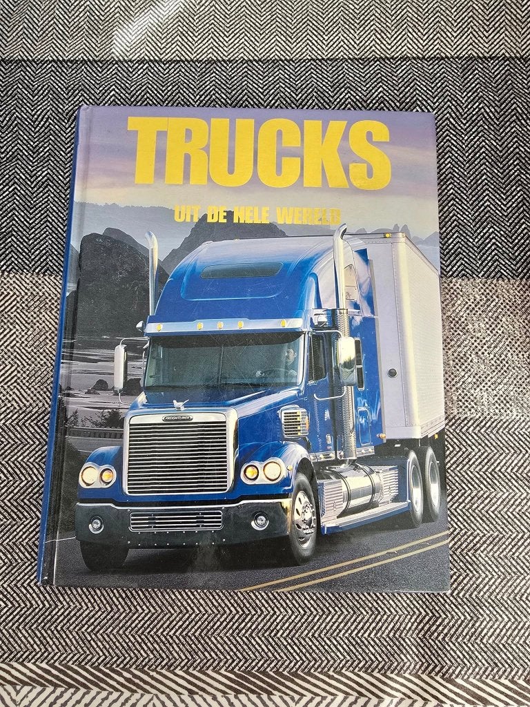 Trucks uit de hele wereld - Boek over vrachtwagens, Ophalen of Verzenden, Gelezen, Onbekend