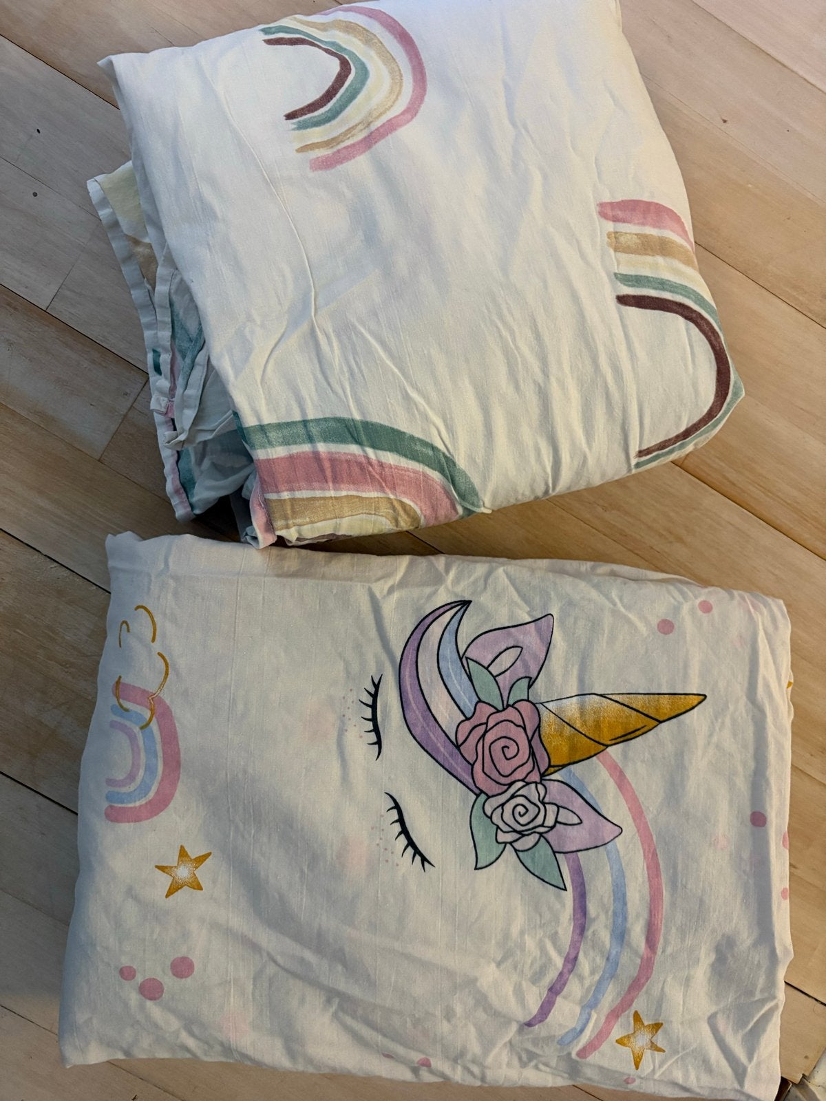 2x Eenpersoons Dekbedovertrek - Eenhoorn & Regenboog, Kinderen en Baby's, Kinderkamer | Beddengoed, Gebruikt, Ophalen of Verzenden