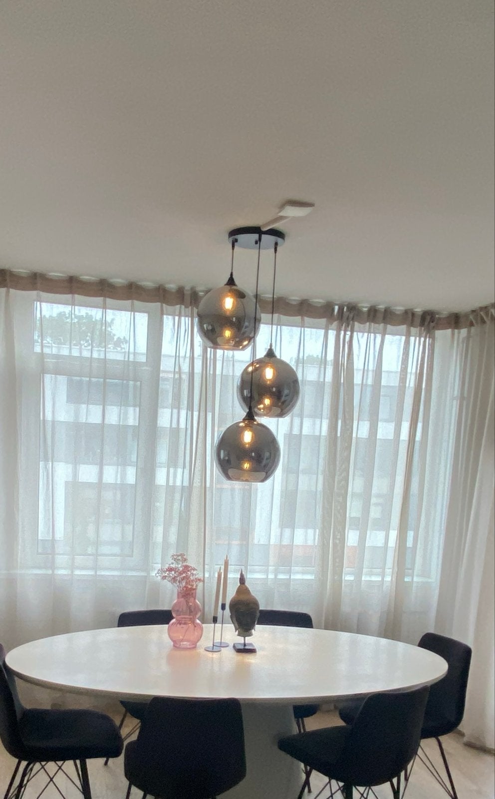 Moderne hanglamp met 3 rookglazen bollen, Ophalen, Zo goed als nieuw, Glas