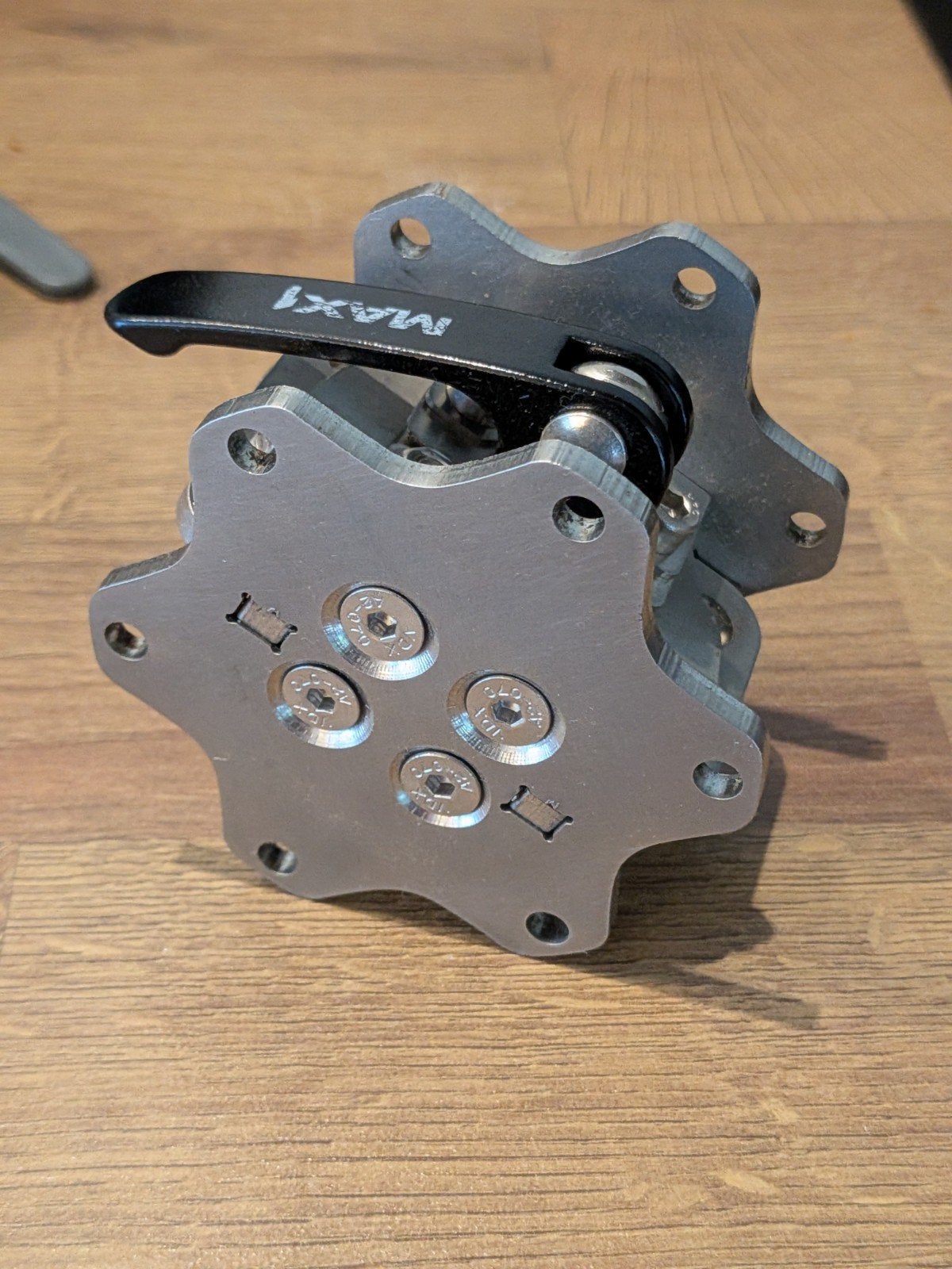 Sim racing Q1R - Quick Release Set - Solid Steel, Ophalen of Verzenden, Zo goed als nieuw