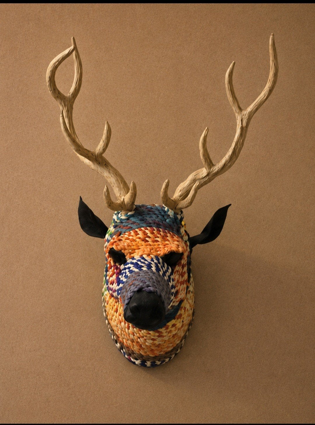 Decoratieve hertenkop met gewei - unieke wanddecoratie, Meerkleurig, Ophalen of Verzenden, Zo goed als nieuw, Modern