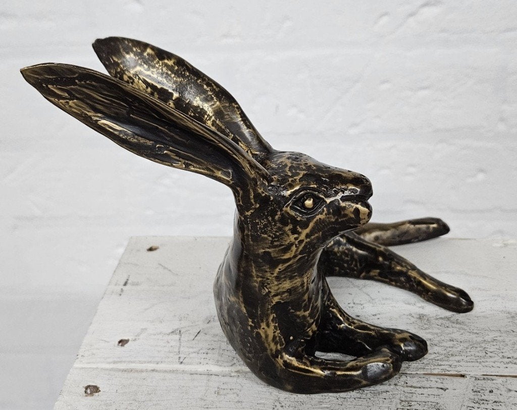 LIGGENDE HAAS/ BRONZEN TUINBEELDEN / HAAS, Nieuw, Info@huisentuindecoratiemarie.nl, Huis en tuin decoratie marie, Dierenbeeld