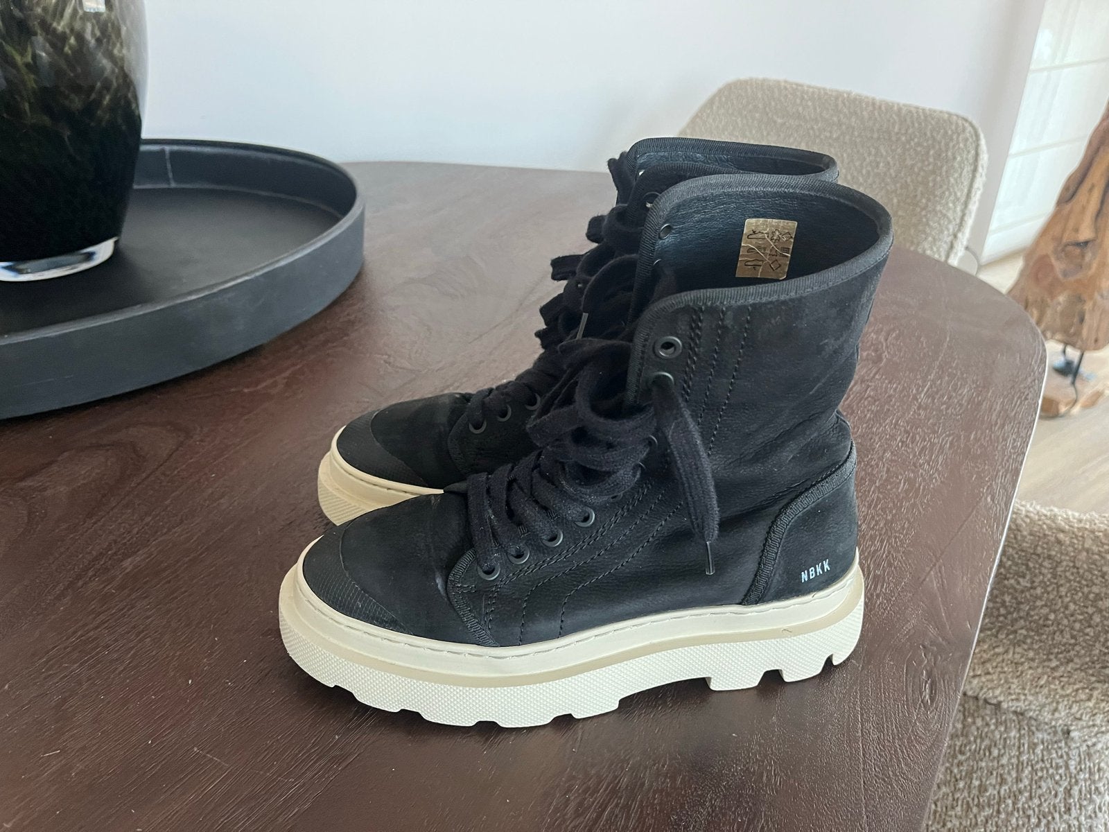 NUBIKK Zwarte suede Enkellaarzen Maat 38, Ophalen of Verzenden, Zo goed als nieuw, Zwart, Lage of Enkellaarzen