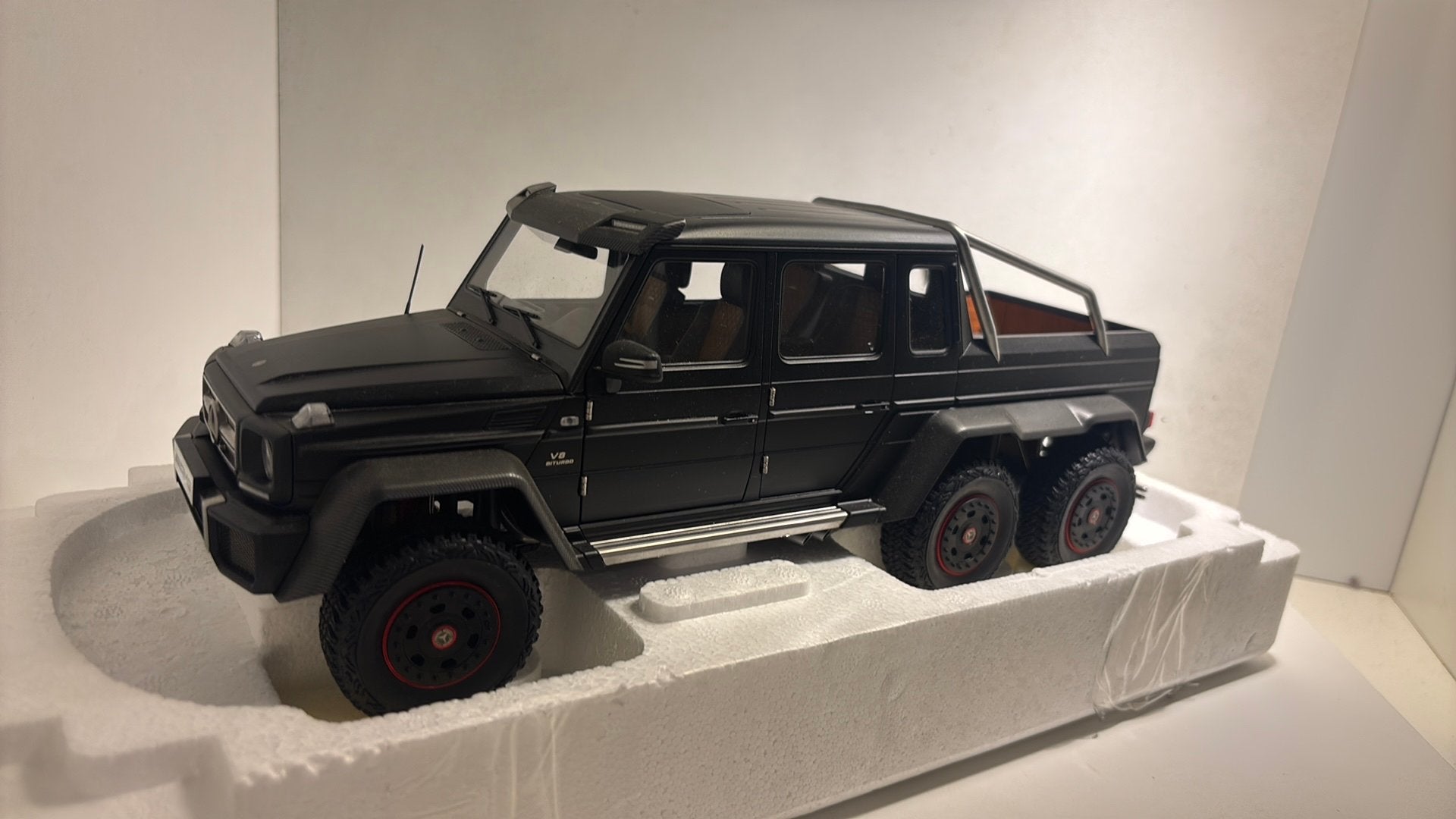 Mercedes benz g63 amg 6x6 matt black autoart 1.18, Ophalen of Verzenden, A, A, A
