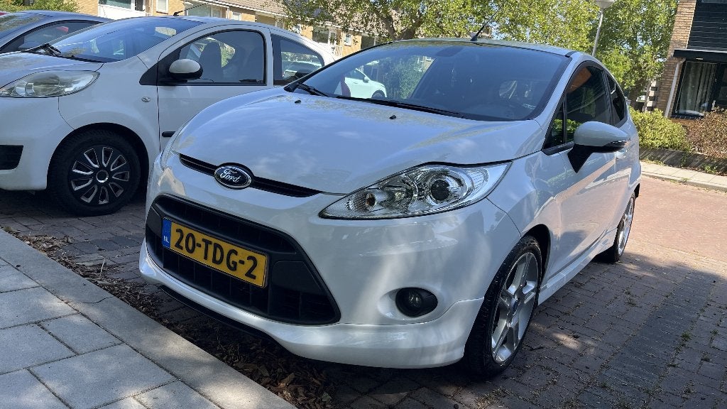Ford Fiësta 1.6 Ti-vct 88KW 3DR 2012 Wit, 1596 cc, Stof, 31 €/maand, 4 cilinders