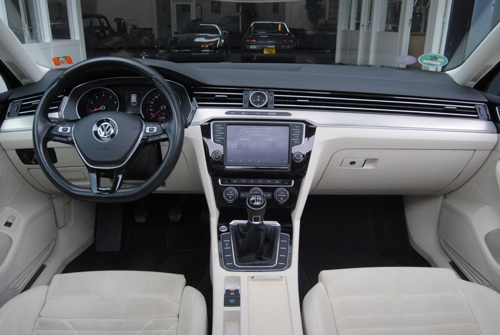Volkswagen Passat Variant 1.4 TSI ACT Highline (bj 2015), Auto's, Automatische klimaatregeling, Gebruikt, Euro 6, 4 cilinders