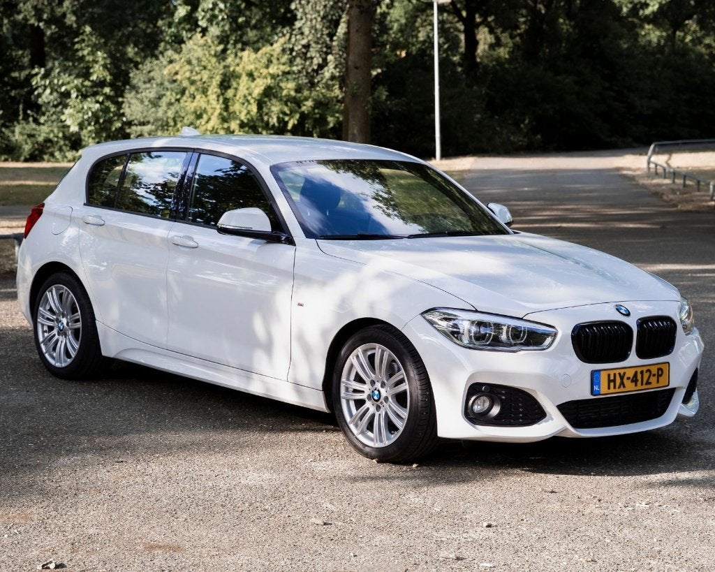 BMW 116i M Sport | M Aerodynamic-pakket | CarPlay | LED, 1-Serie, Wit, Handgeschakeld, Particulier