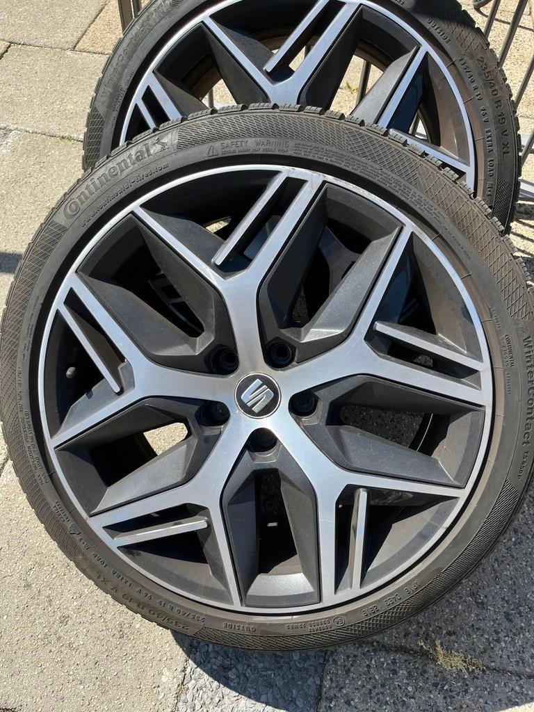 Seat Velgen 19 inch met winterbanden 235/40 R19, Auto-onderdelen, Banden en Velgen, Gebruikt, Banden en Velgen, Winterbanden, 235 mm