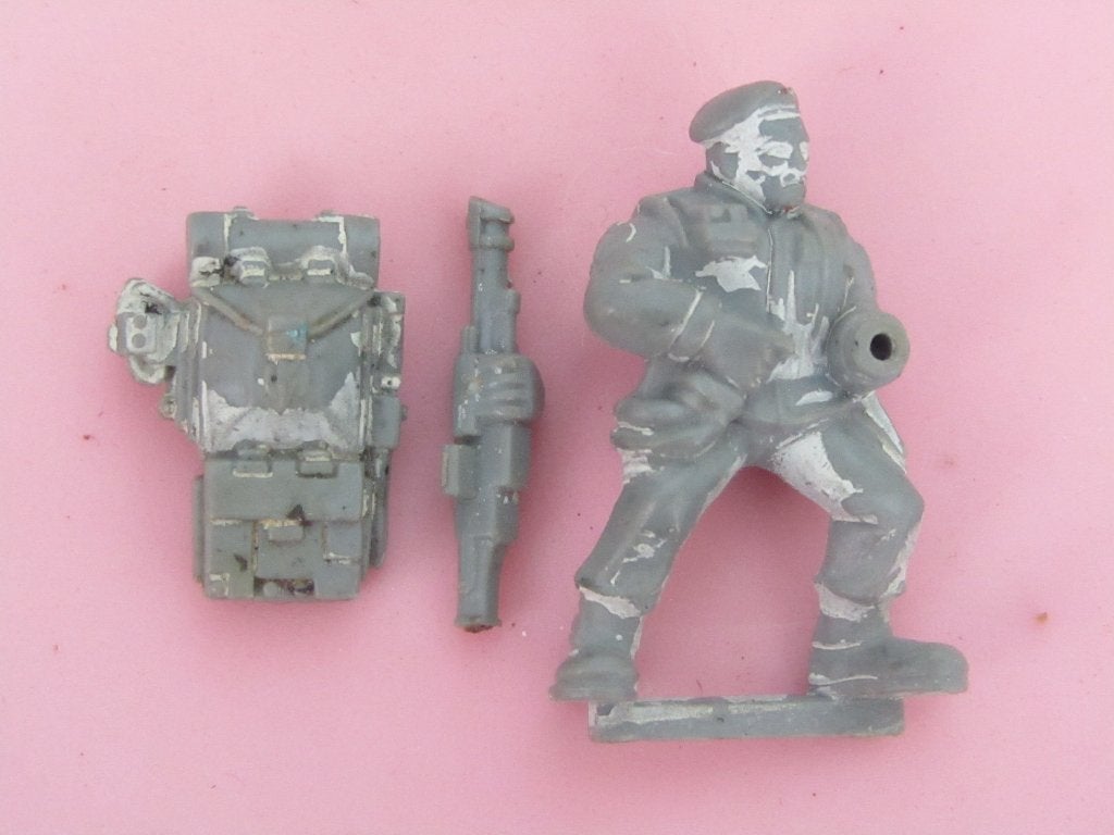 Imperial Guard Storm Trooper, Met verf, Gebruikt, Verzenden, Figuurtje(s)