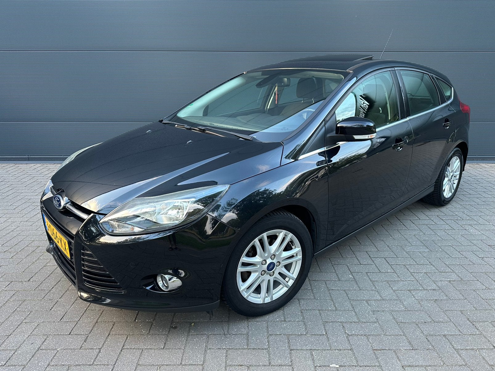 Ford Focus 1.6 TI-VCT Titanium schuifdak / carplay / cruise, Auto's, Ford, Zwart, 4 cilinders, Zwart, 1316 kg
