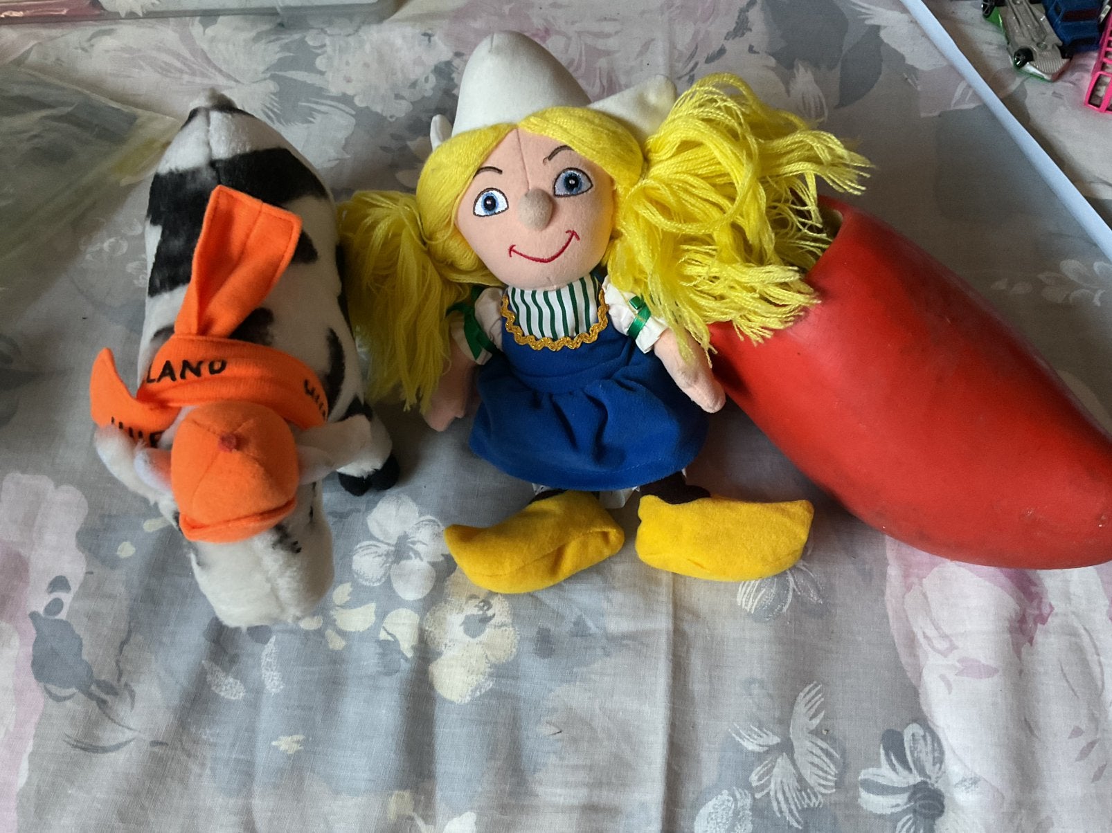 Hollandse houten klomp en knuffels, Ophalen of Verzenden