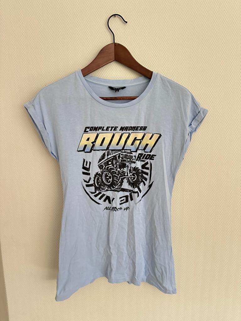Nikkie Shirt XS, Kleding | Dames, T-shirts, Blauw, Ophalen of Verzenden, Zo goed als nieuw, Korte mouw