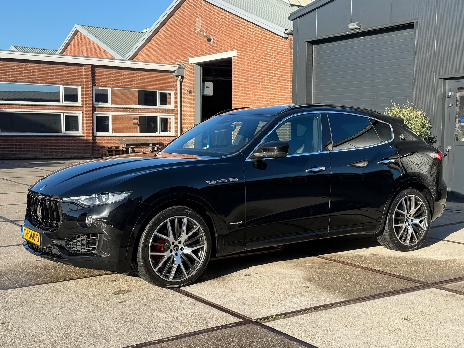 Maserati Levante 3.0 V6 AWD GranLusso 430PK Facelift NAP, Dealer onderhouden, 430 pk, Gebruikt, 138 €/maand