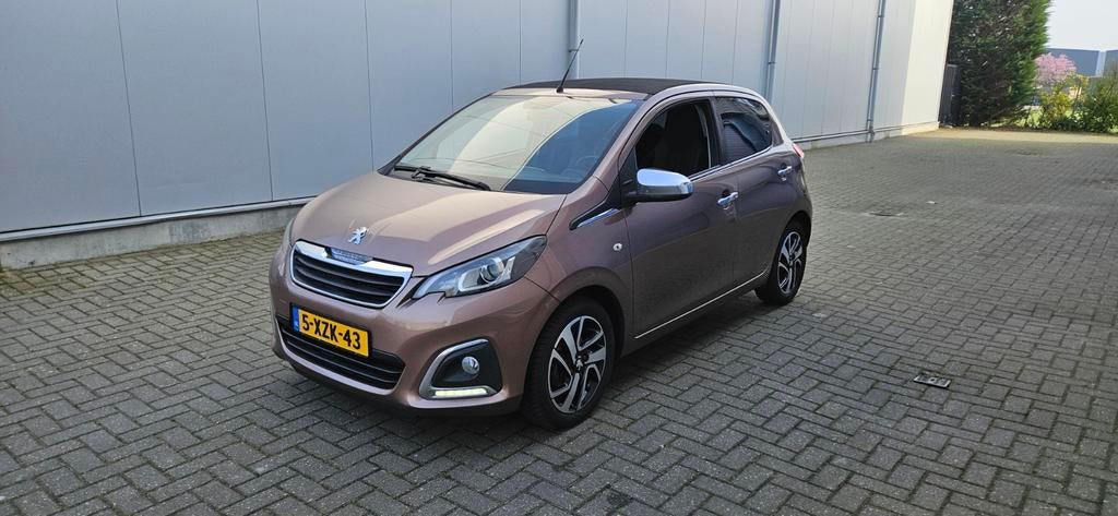 Peugeot 108 1.0 12V Cabrio E-vti 51KW 5DR 2014 Bruin, Auto's, Peugeot, Voorwielaandrijving, Euro 5, Stof, USB