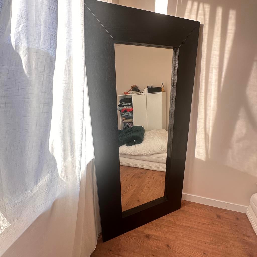 Grote IKEA spiegel met houten lijst, Huis en Inrichting, Woonaccessoires | Spiegels, Ophalen, Zo goed als nieuw, 75 tot 100 cm