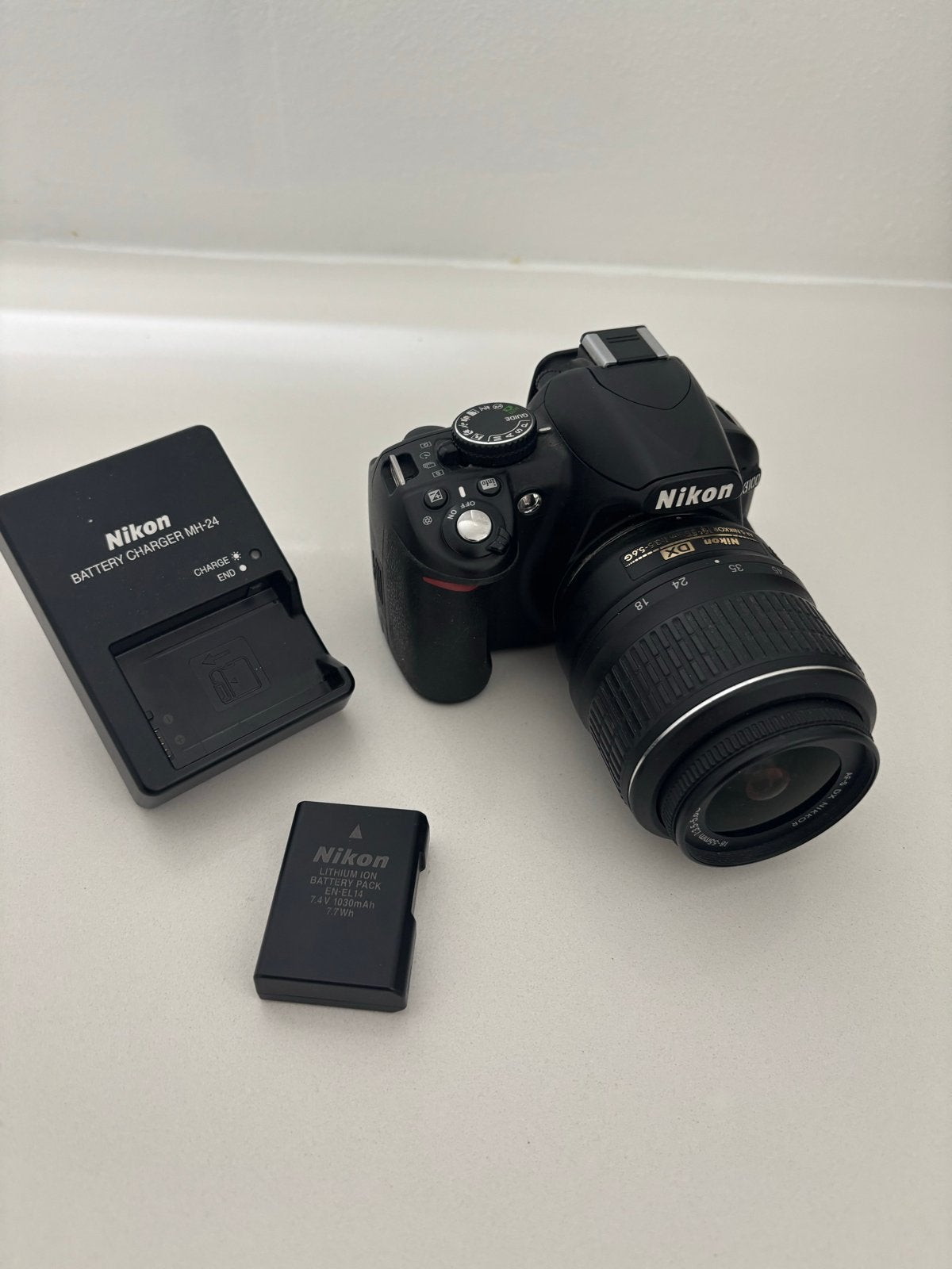 Nikon D3100 Spiegelreflexcamera met 18-55mm lens, Ingebouwde flitser, Spiegelreflex, Ophalen of Verzenden, Zo goed als nieuw