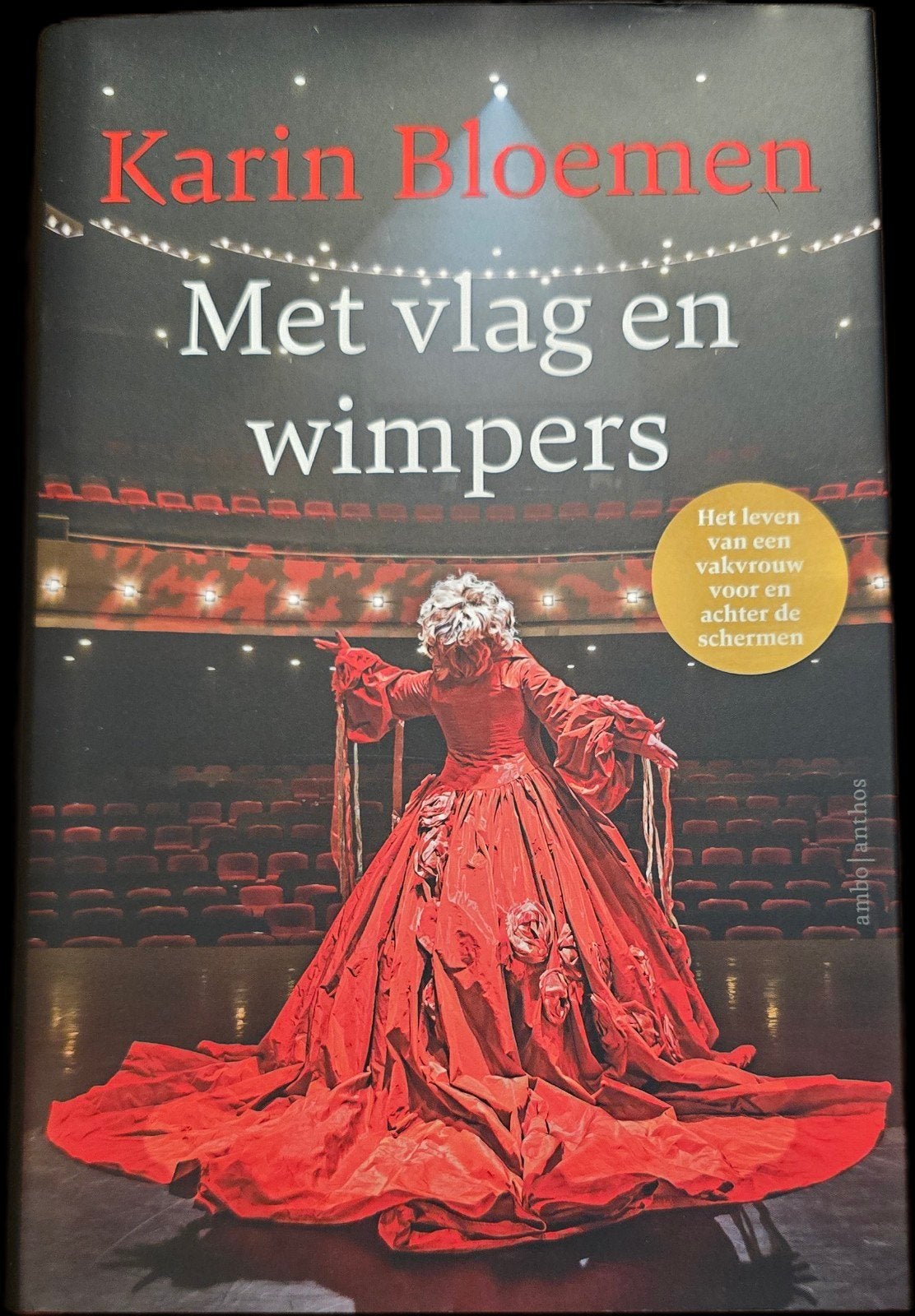 Karin Bloemen - Met vlag en wimpers, Boeken, Gelezen, Kunst en Cultuur, Ophalen of Verzenden, Karin Bloemen