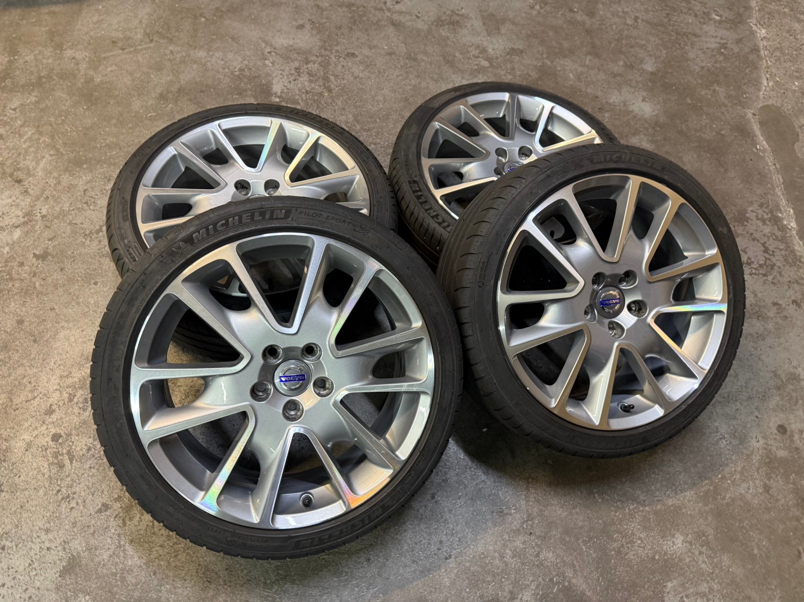 ✅ 18 inch Volvo Freja Velgen 5x108 C30 V40 V50 S50 V60 V70 P, Auto-onderdelen, Banden en Velgen, 18 inch, Gebruikt, Banden en Velgen