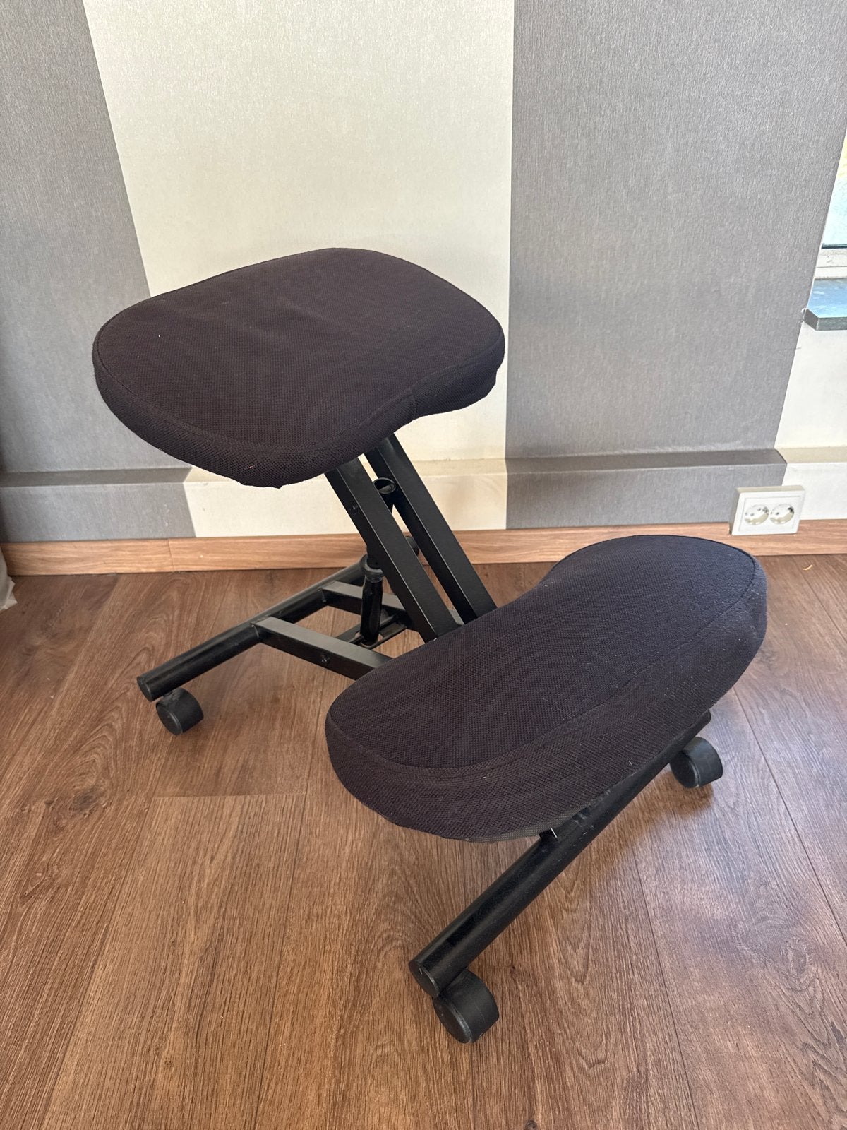 Ergonomische kniestoel  bureaustoel Zwart, Ophalen, Gebruikt, Zwart, Eén