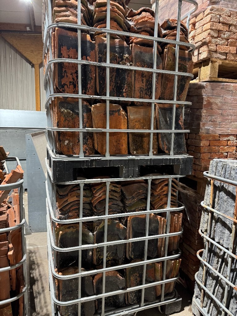 Oude holle dakpannen zwart geglazuurd 35-36 CM 800 stuks, Gebruikt, Steen of Klei, Zwart, Ophalen of Verzenden