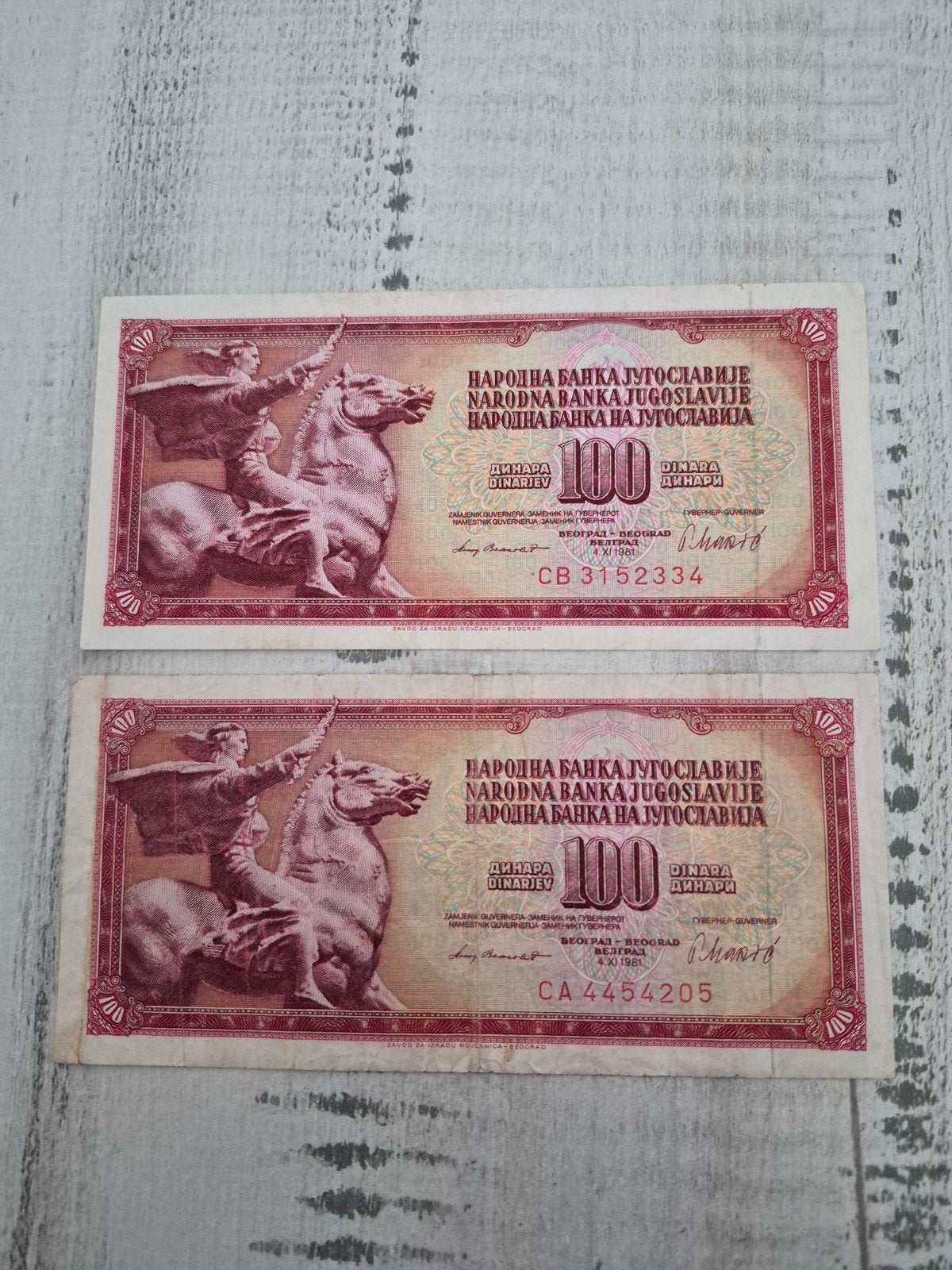 2x 100 Dinar biljetten uit Joegoslavië, Postzegels en Munten, Ophalen of Verzenden, Joegoslavië, Setje