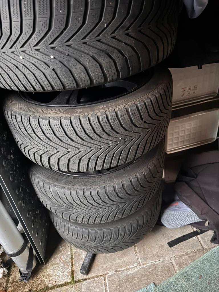 winterbanden 195/45 R16 84H met standaard, Auto diversen, Auto-accessoires, Ophalen of Verzenden