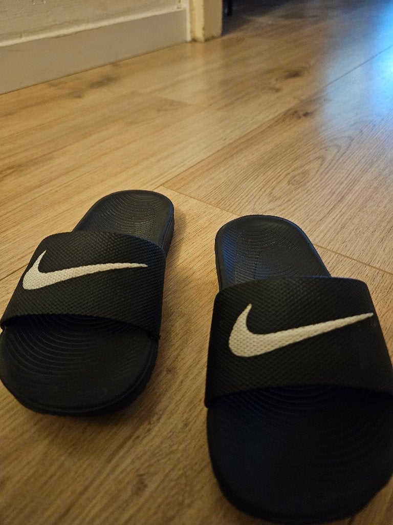 Nike slippers zwart maat 28, Kinderen en Baby's, Ophalen, Jongen of Meisje, Overige typen, Zo goed als nieuw