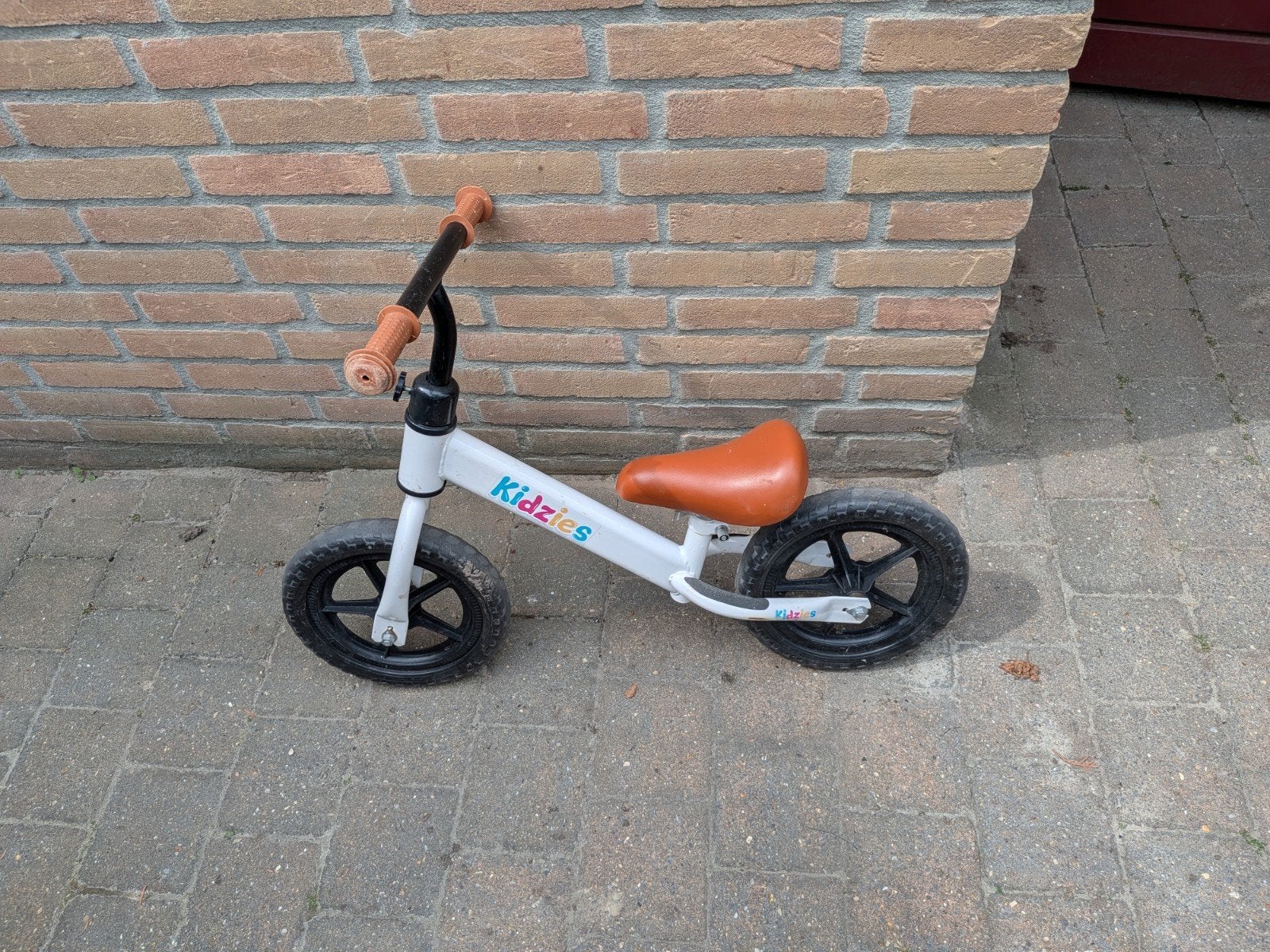 Kidzies loopfiets - Wit met bruin zadel, ophalen, Ophalen, Gebruikt, Minder dan 16 inch, Kidzies