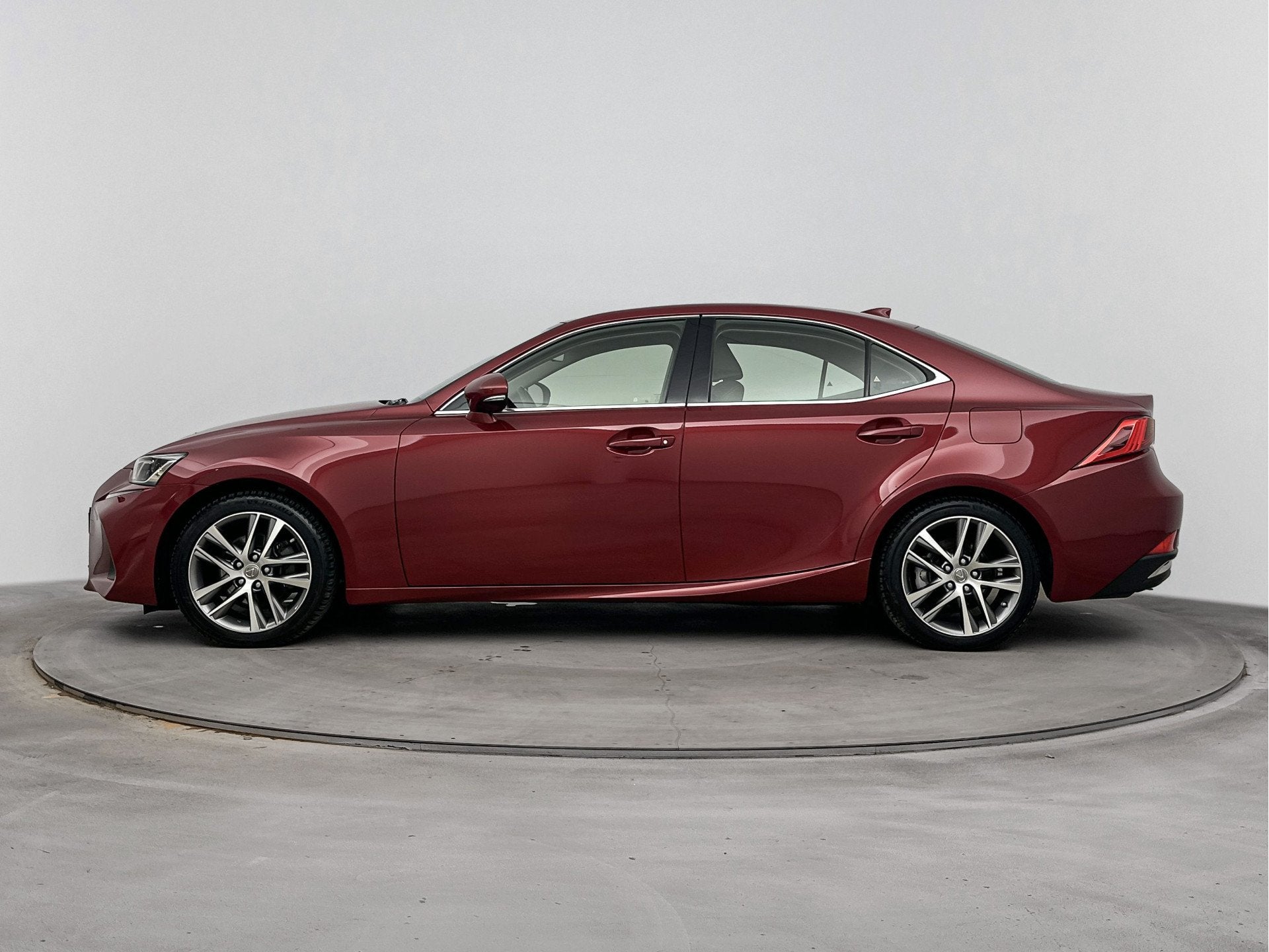 Lexus IS 300h Hybrid Business Line | Stoelverwarming | Adapt, Automaat, 12 maanden, Achterwielaandrijving, Gebruikt