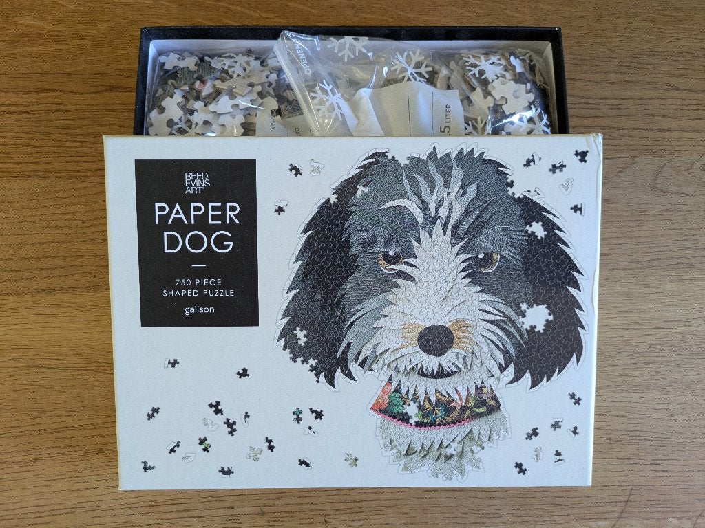 Galison  Paper Dog (Shaped puzzle 750 stukjes/pieces), Hobby en Vrije tijd, Ophalen of Verzenden, 500 t/m 1500 stukjes, Zo goed als nieuw