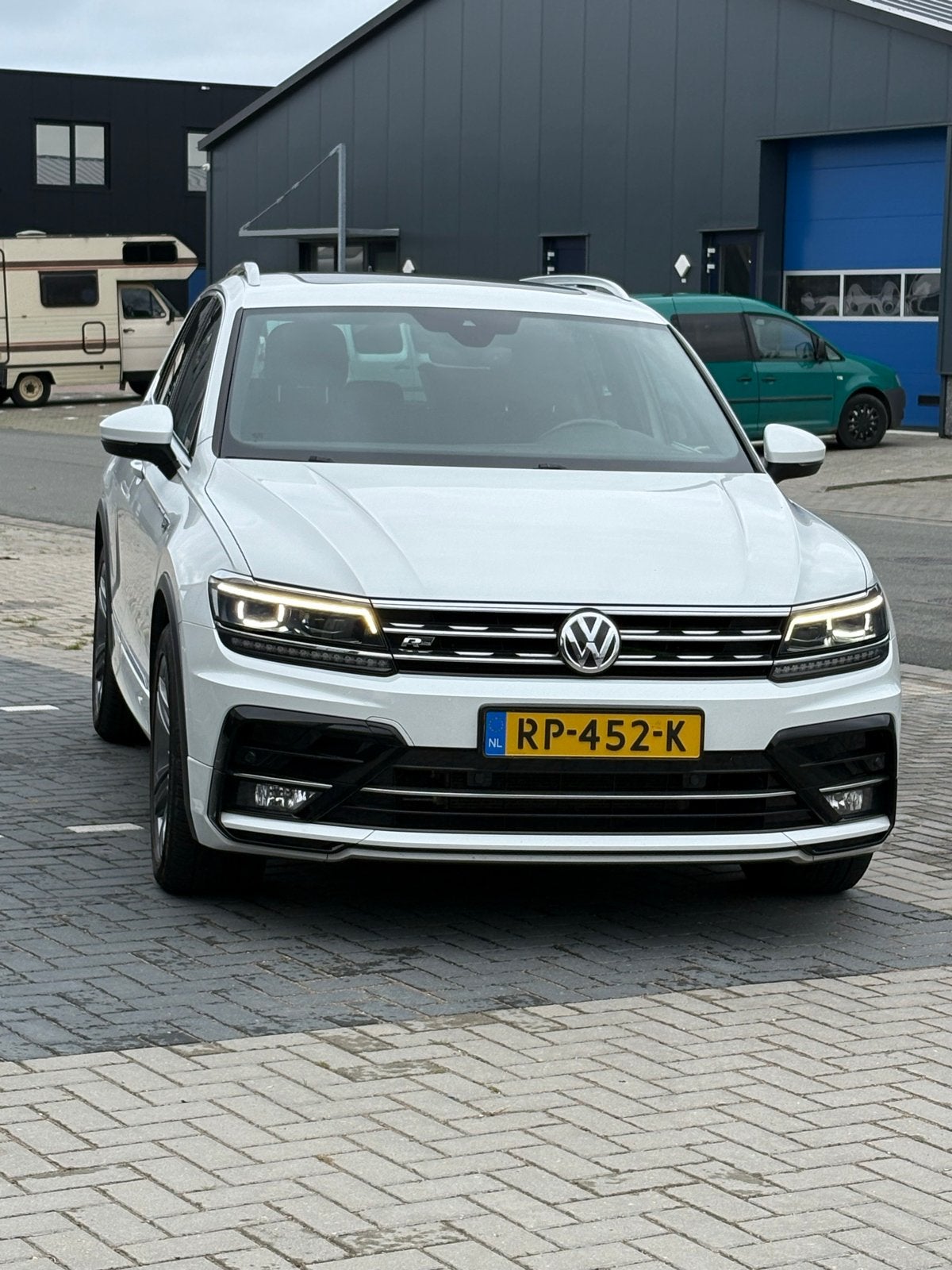 Volkswagen Tiguan R-Line 1.4 TSI 92KW 2018 Wit, Auto's, Voorwielaandrijving, 125 pk, Lane Keeping Assist, 4 cilinders