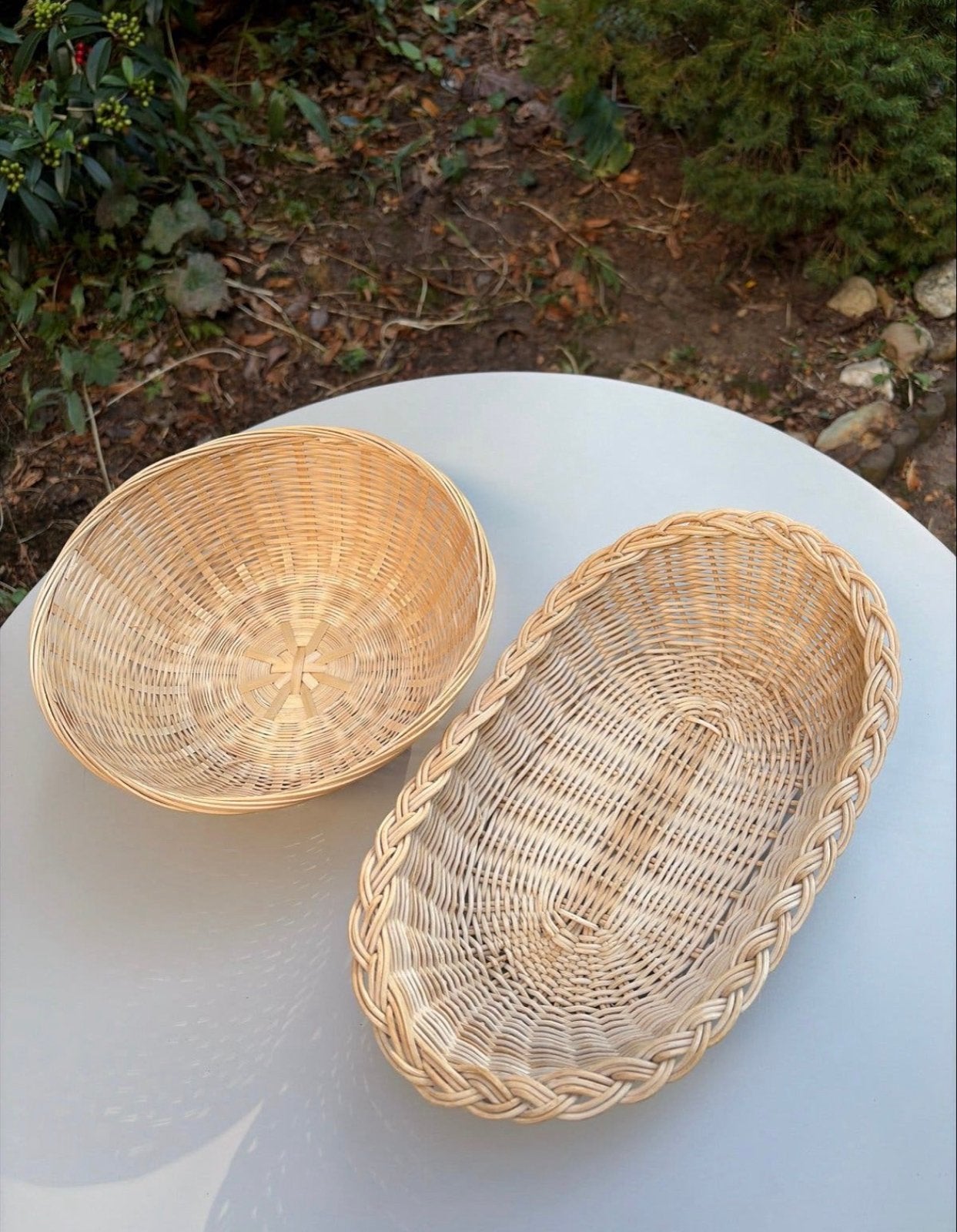 Set van 2 Vintage Riet/Rotan Broodmandjes - Rond & Ovaal, Gebruikt, Gevlochten, Mand, Ophalen of Verzenden