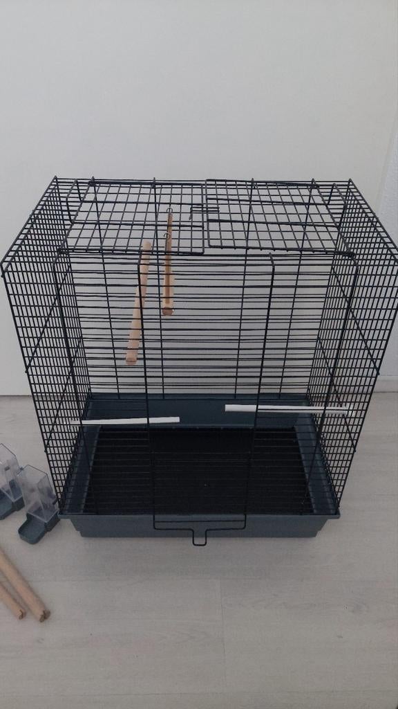 Vogelkooi met toebehoren in goede staat weinig gebruikt, Ophalen, Zo goed als nieuw, Metaal, Vogelkooi
