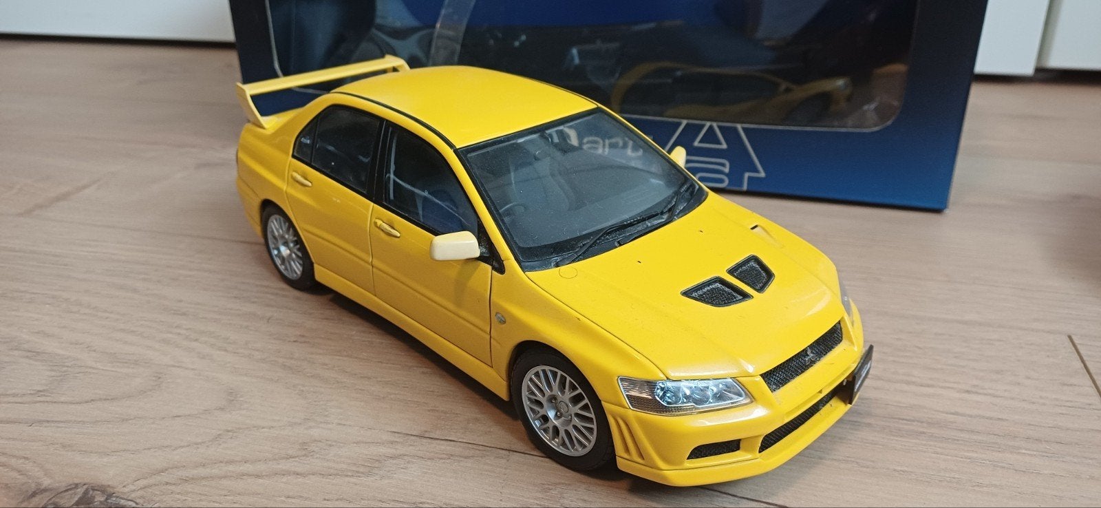 AutoArt Mitsubishi Lancer Evolution 7 VIII Geel 1:18, Ophalen of Verzenden, Zo goed als nieuw, Auto, Autoart