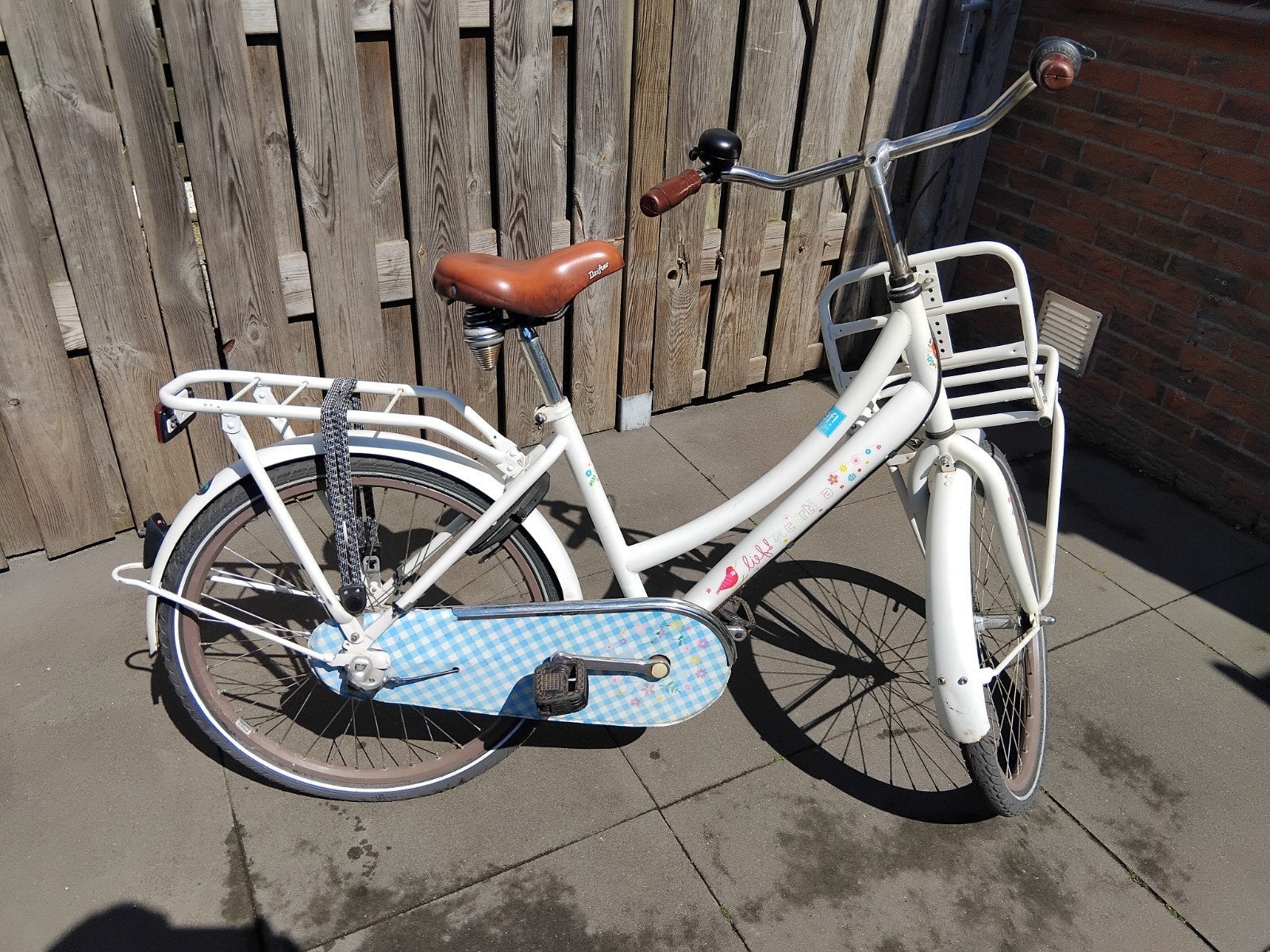 Witte kinderfiets met voordrager en bruin zadel, Ophalen, Gebruikt, 20 inch