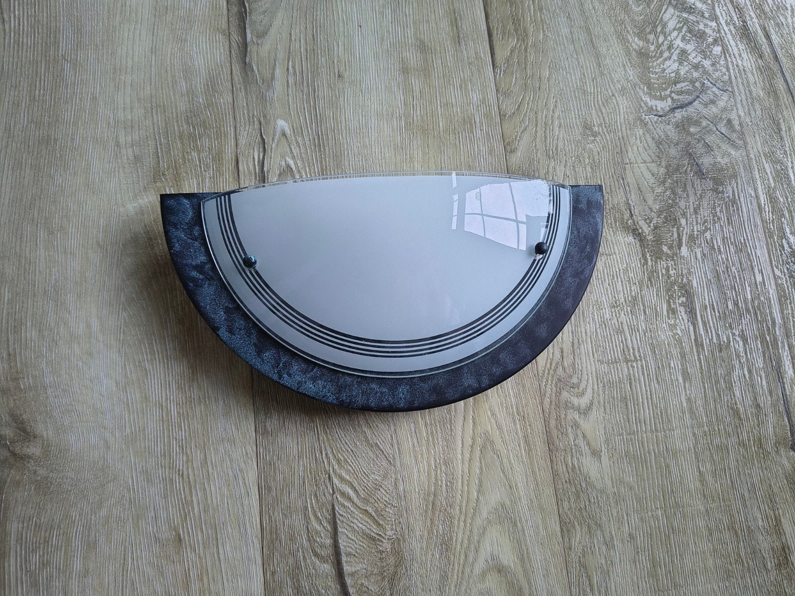 Prachtige halfronde zwarte wandlamp wit melkglas, halvemaan, Up-/downlighter, Onb, Ophalen of Verzenden, Glas