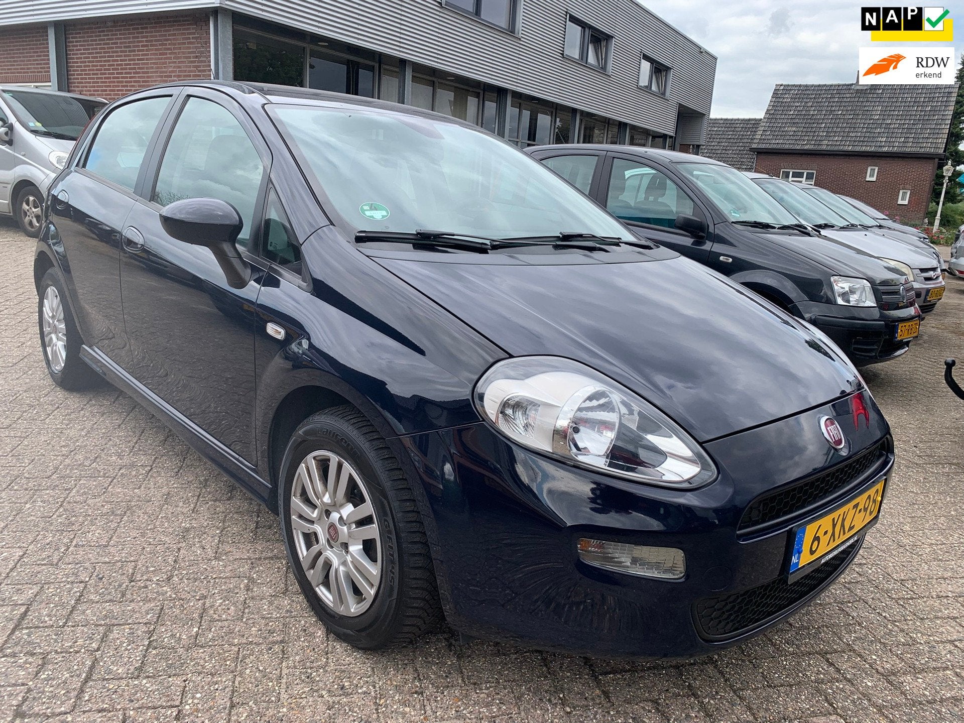 Fiat Punto Evo 0.9 TwinAir Street 2014 € 2.950.- 1 Jr. Apk, Auto's, Fiat, Voorwielaandrijving, Gebruikt, 49 €/maand, Origineel Nederlands