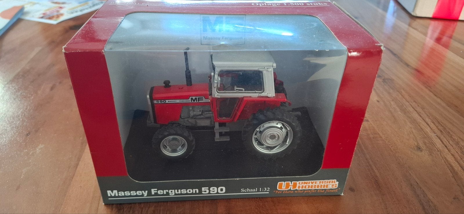 mf 590 beperkte oplage 1500 stuks, Ophalen of Verzenden, Zo goed als nieuw, Tractor of Landbouw, Universal Hobbies