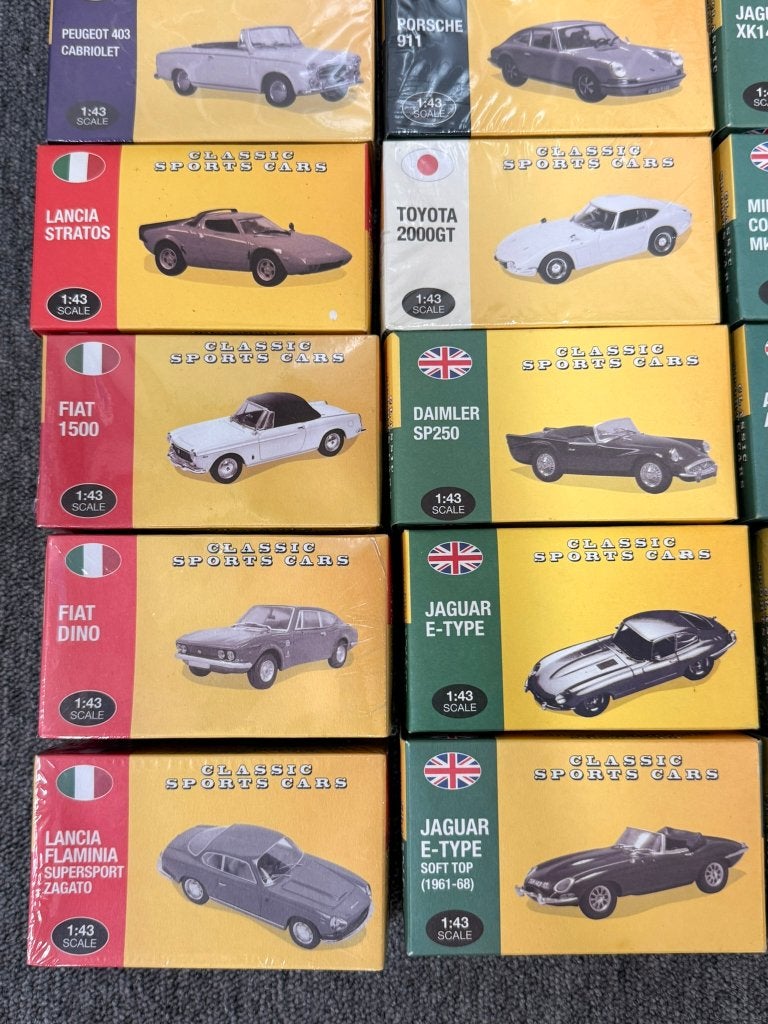 28x Atlas classic sports cars Renault Fiat Jaguar AC 1:43, Hobby en Vrije tijd, Gebruikt, Auto, 8124AD Wesepe, Info@dinkytoysinkoop.nl