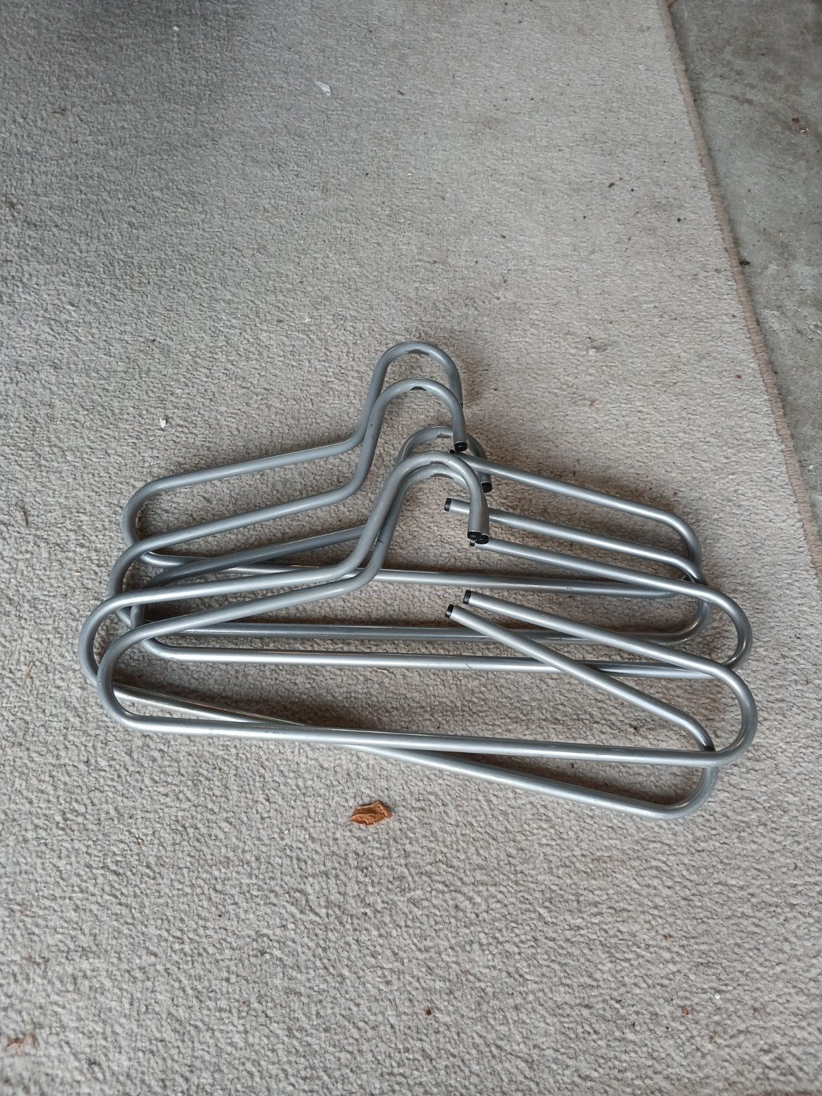 5 licht metalen kledinghangers, Ophalen, Gebruikt, Metaal, Volwassenen