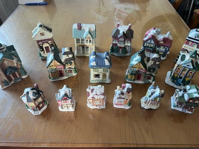 Kerstdorp - 16 huisjes, Ophalen of Verzenden, Zo goed als nieuw