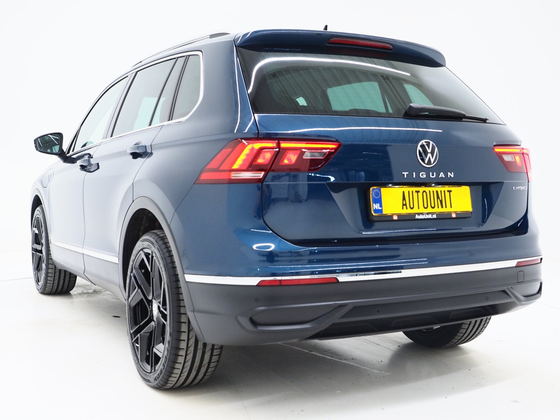 Volkswagen Tiguan 1.4 TSI eHybrid Elegance Exclusive | Panor, 1716 kg, Gebruikt, Zwart, 4 cilinders