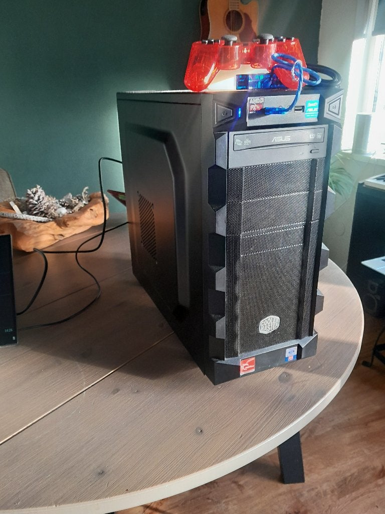 Game PC met circa 5000 retro-spellen o.a. Nintendo en Sega, Ophalen, Gebruikt