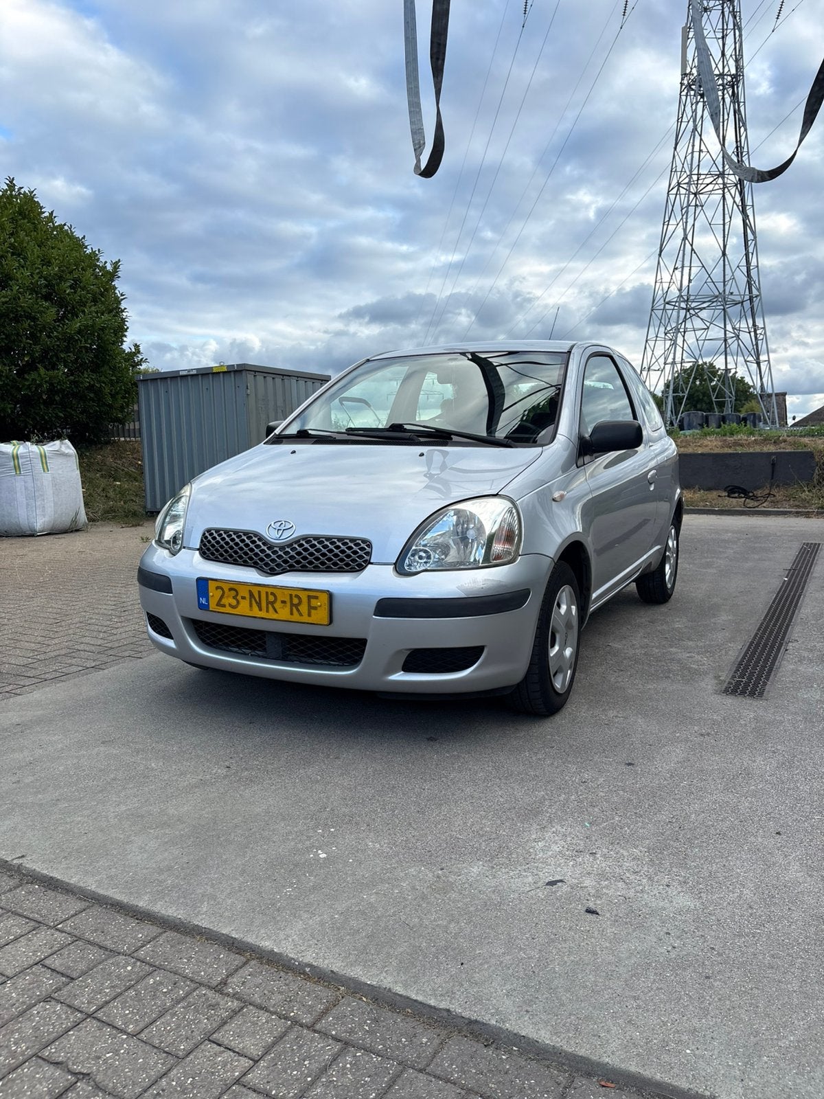 Toyota Yaris 1.0 16V Vvti 3DR Terra 2004 Grijs, 31 €/maand, 4 cilinders, 400 kg, 855 kg
