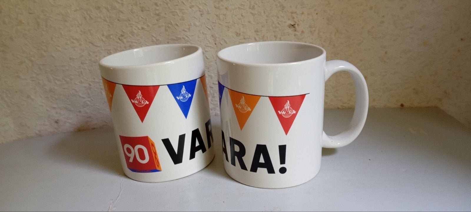 90 jarig bestaan VARA 2 vintage bekers, Ophalen of Verzenden, Zo goed als nieuw, Gebruiksvoorwerp
