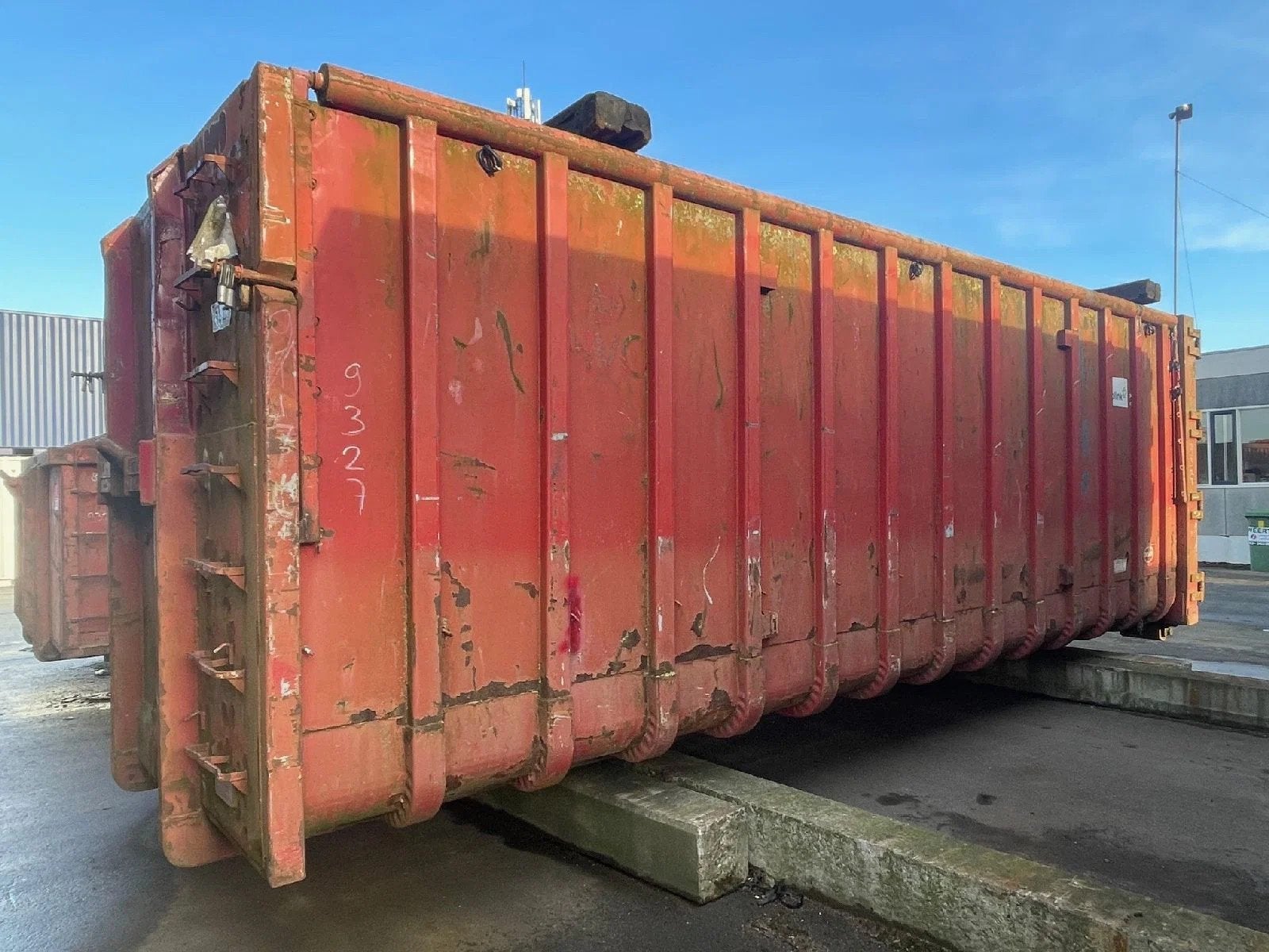 VERNOOY AFZETCONTAINER 40M3 9327, Dave Vernooij, Dave@vernooy.nl, Kellensedwarsweg 9
4004 JC  Tiel, NL